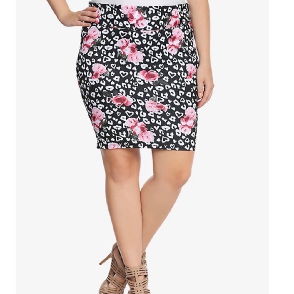 Torrid Floral Animal Mini Scuba Skirt Size 2